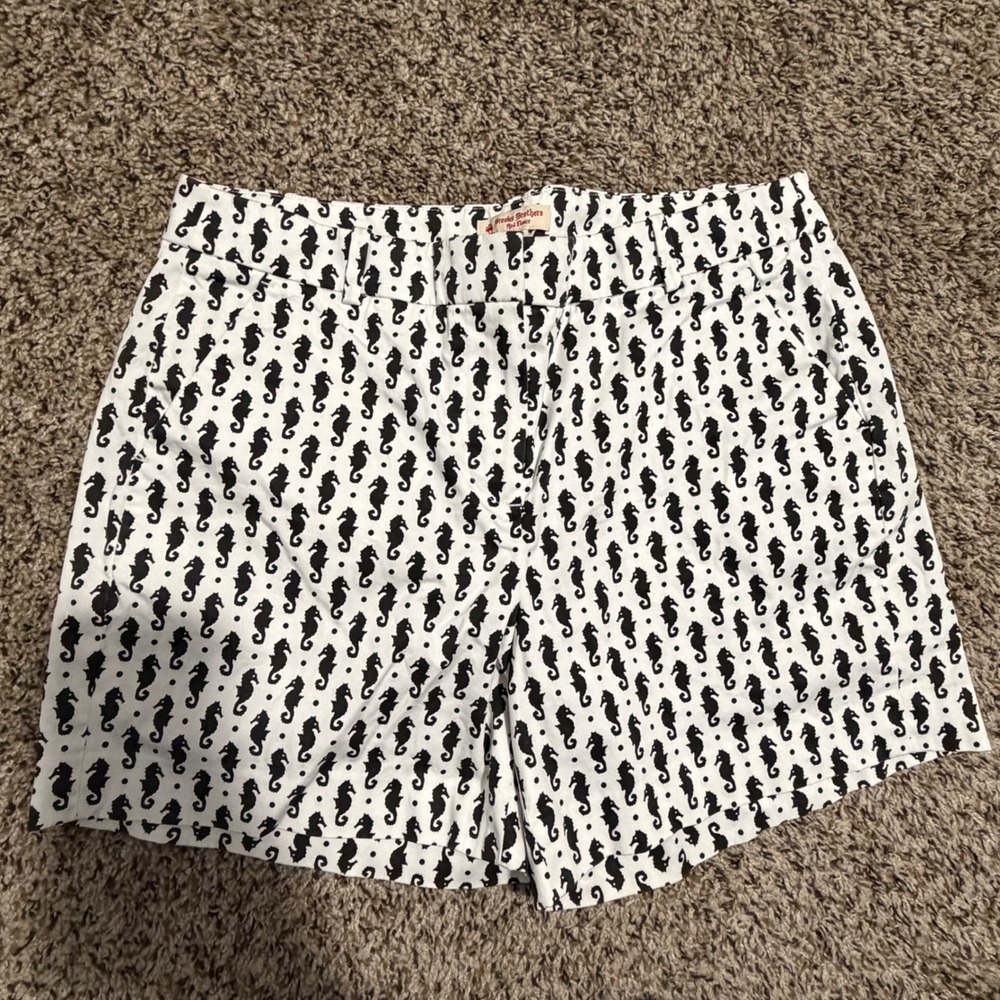 Brooks Brothers Red Fleece Women 6 White Black Seahorse Print Chino Short Cotton